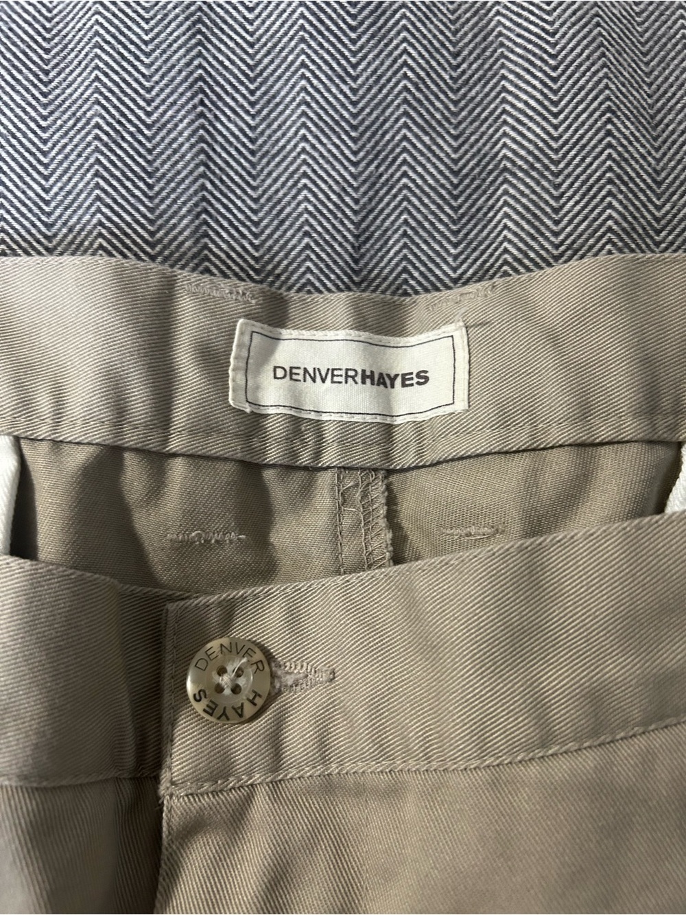 Denver Hayes Men's Pleated Chinos in Khaki - Picture 7 of 11